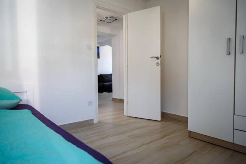 Nemira Sunny Apartments オミシュ 部屋 写真